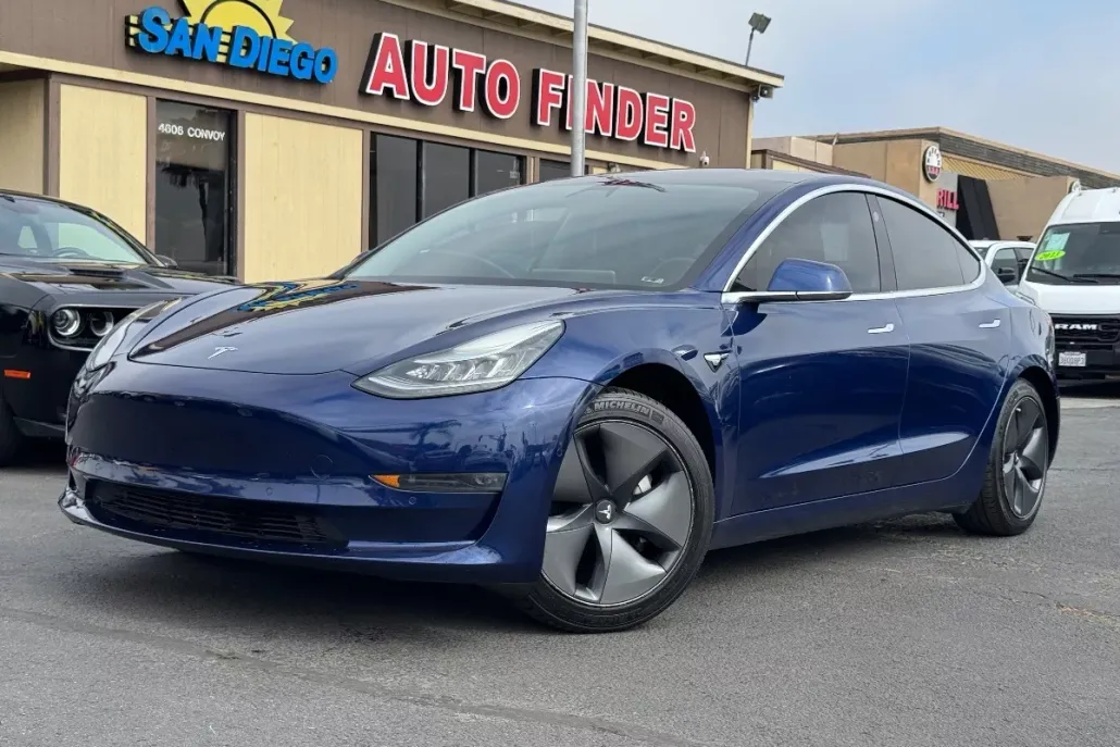 2019 Tesla Model 3 Mid Range photo 1