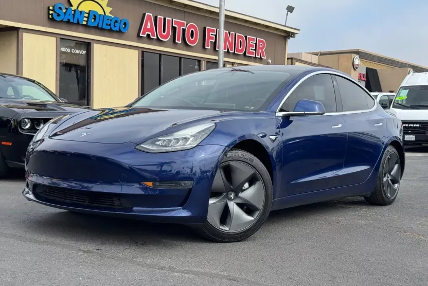 2019 Tesla Model 3 Mid Range photo 1