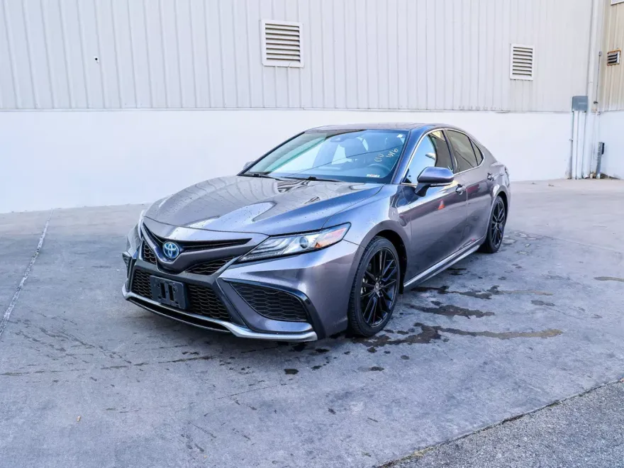 2022 Toyota Camry Hybrid XSE photo 1