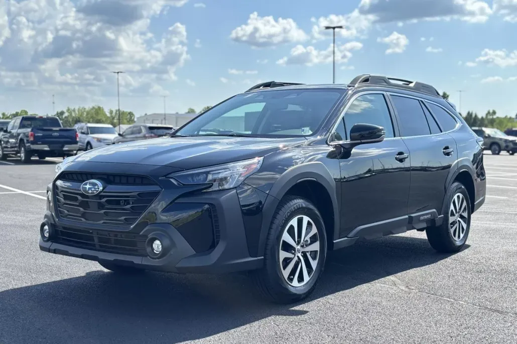 2025 Subaru Outback Premium photo 1