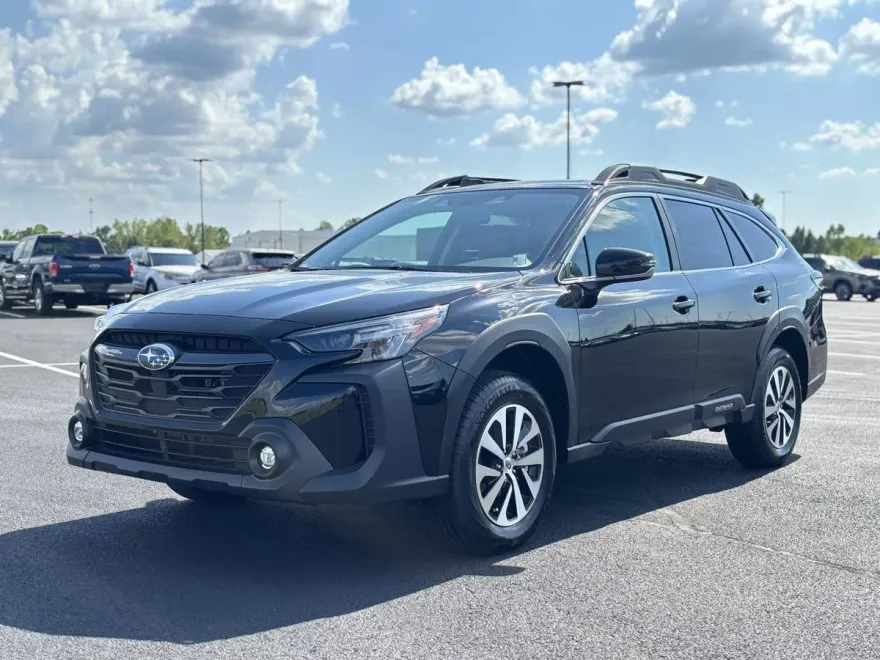 2025 Subaru Outback Premium photo 1