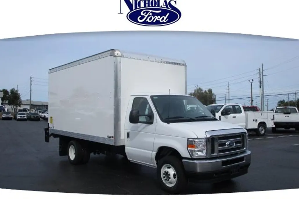 2025 Ford E-450 Chassis Cab photo 1