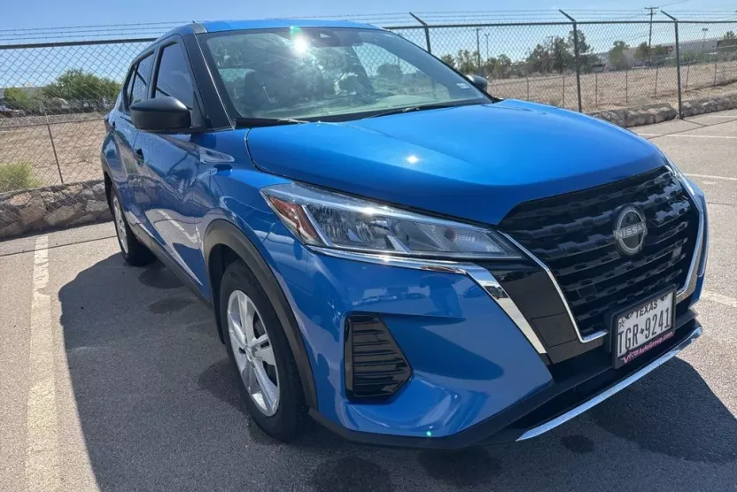 2023 Nissan Kicks S photo 1