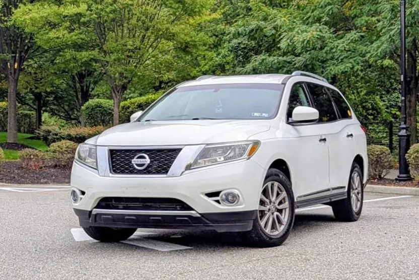 2015 Nissan Pathfinder SL photo 1