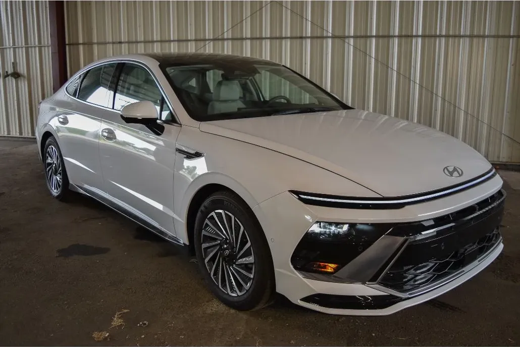2025 Hyundai Sonata Hybrid Limited photo 1