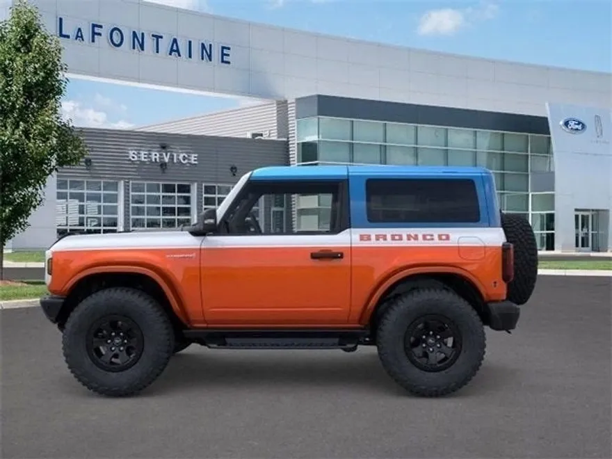 2025 Ford Bronco First Edition photo 3