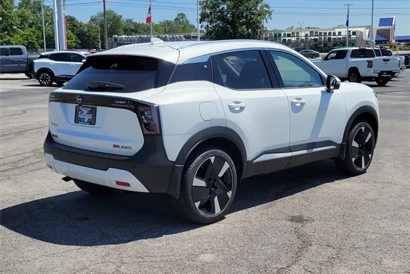 2025 Nissan Kicks SR photo 1