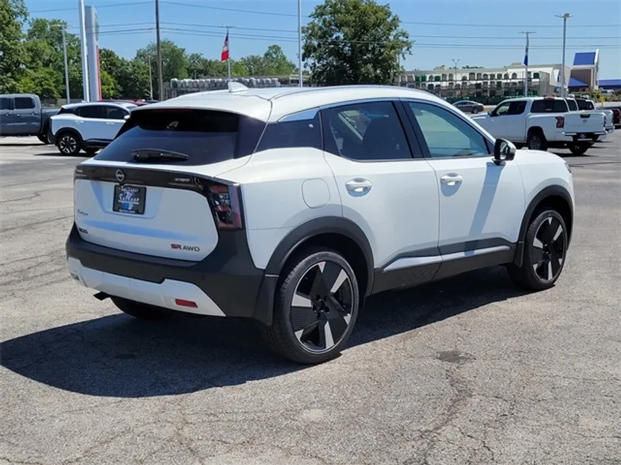 2025 Nissan Kicks SR photo 1