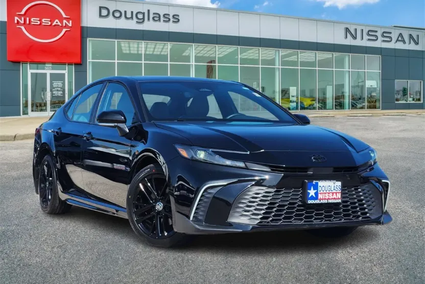 2025 Toyota Camry Base photo 1