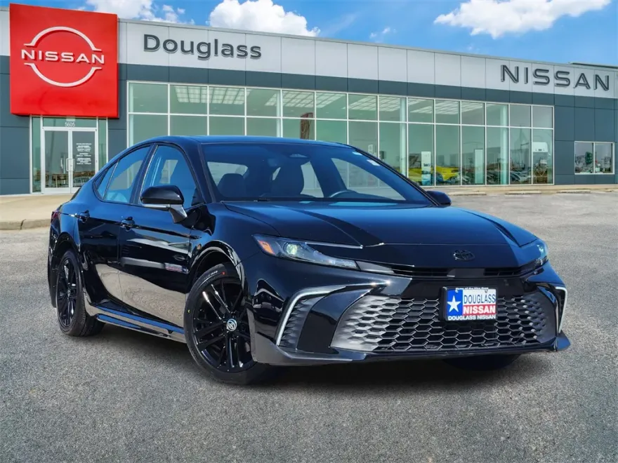 2025 Toyota Camry Base photo 1