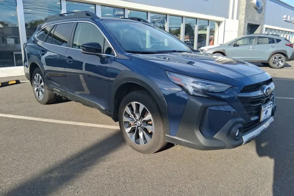 2023 Subaru Outback Limited photo 1