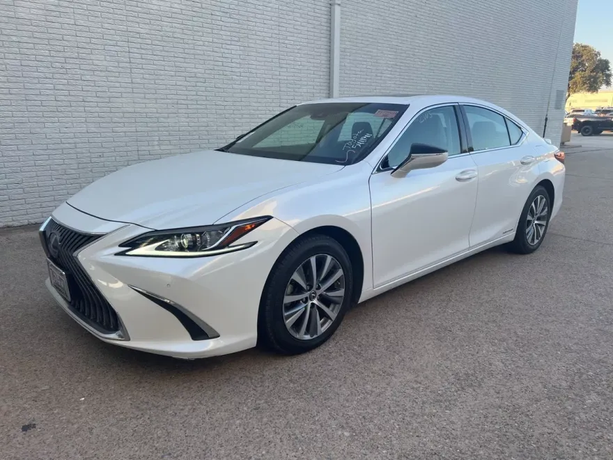 2021 Lexus ES 300h Luxury photo 1