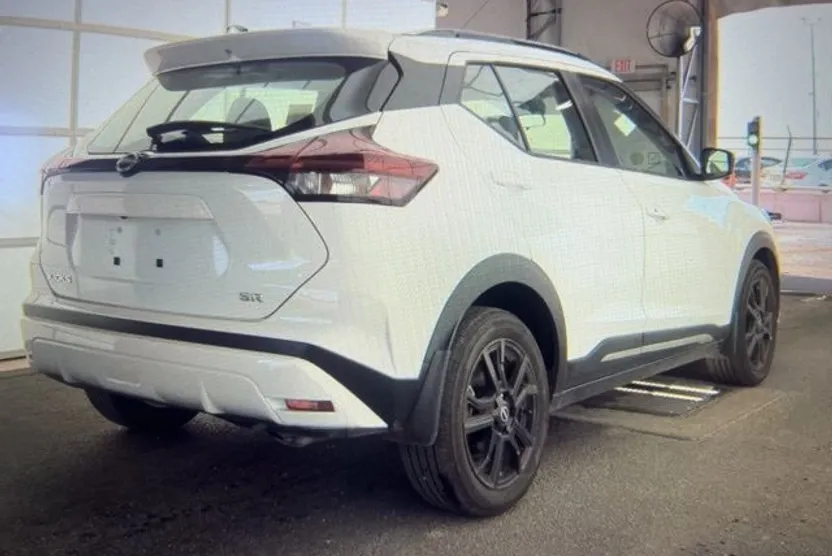 2024 Nissan Kicks SR photo 1