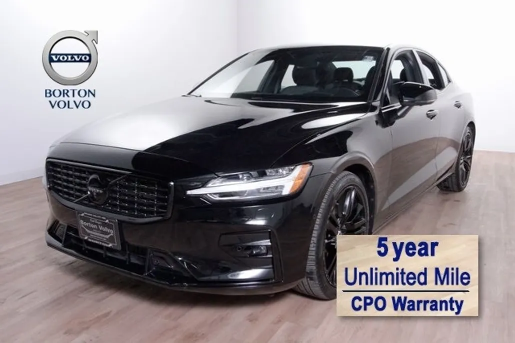 2022 Volvo S60 T6 R-Design photo 1