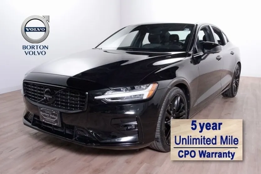 2022 Volvo S60 T6 R-Design photo 1