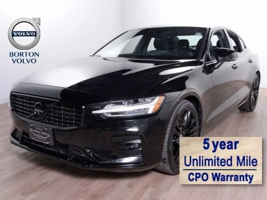2022 Volvo S60 T6 R-Design photo 1