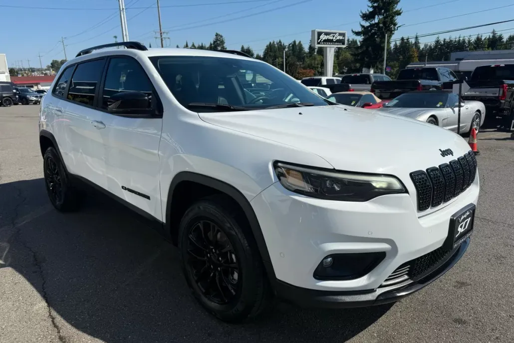 2023 Jeep Cherokee Altitude Lux photo 1