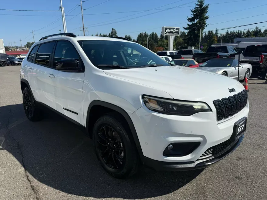 2023 Jeep Cherokee Altitude Lux photo 1