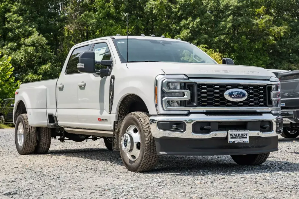 2025 Ford F-350 Lariat photo 1