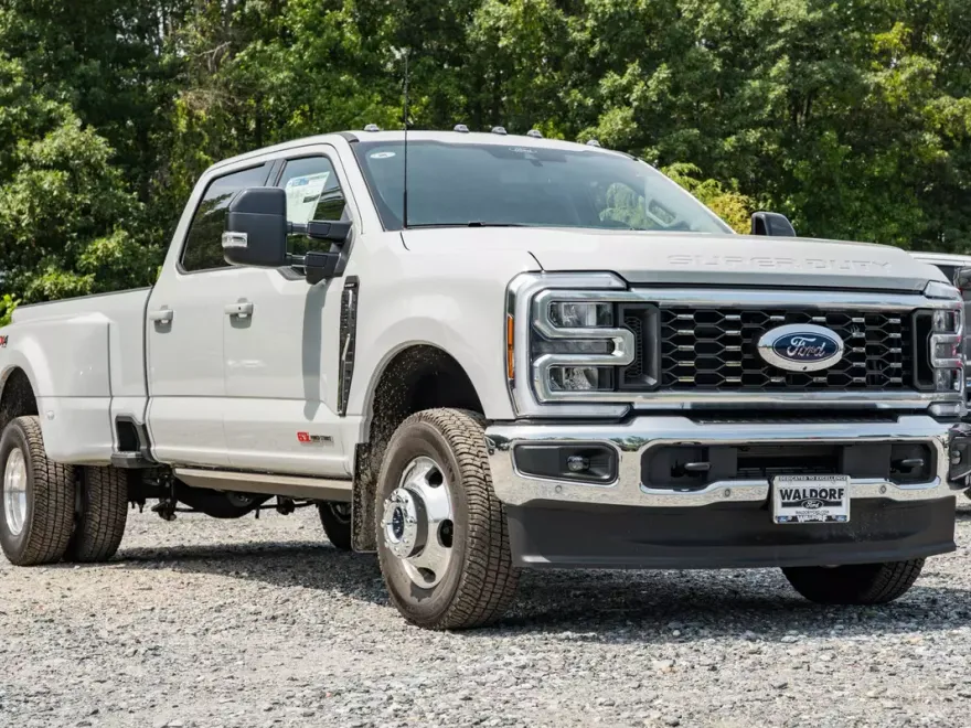 2025 Ford F-350 Lariat photo 1
