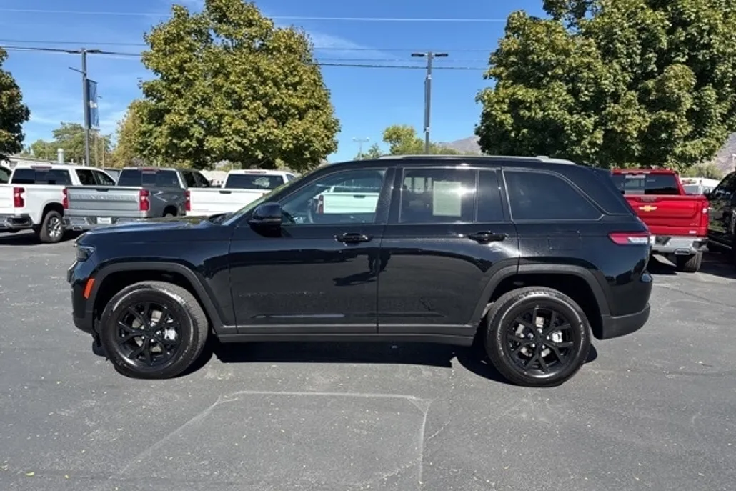 2024 Jeep Grand Cherokee Laredo Altitude X photo 1