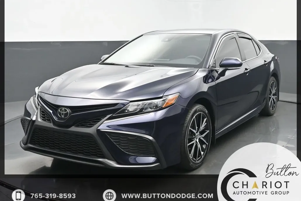 2022 Toyota Camry SE photo 1