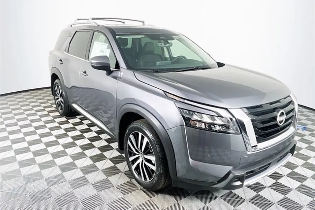 2025 Nissan Pathfinder Platinum photo 1