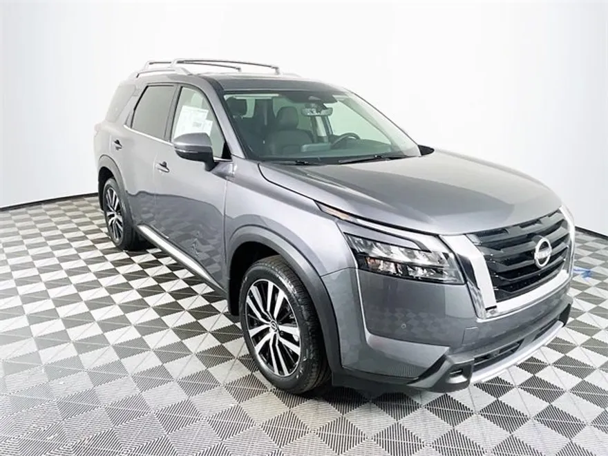2025 Nissan Pathfinder Platinum photo 1