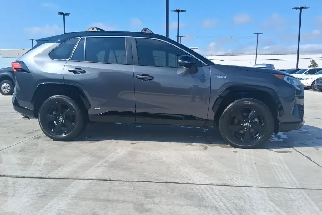 2021 Toyota RAV4 Hybrid XSE photo 1