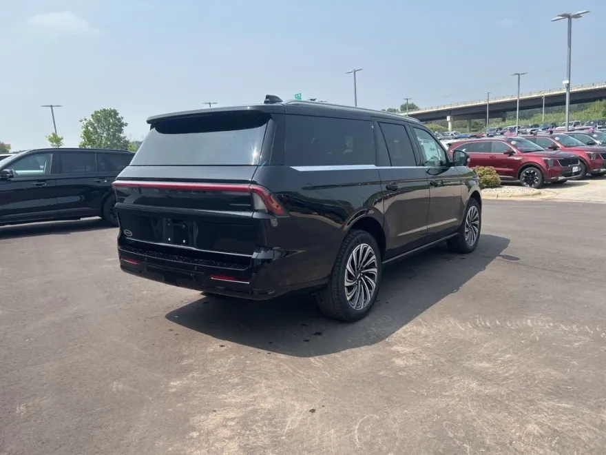 2025 Lincoln Navigator Black Label photo 1