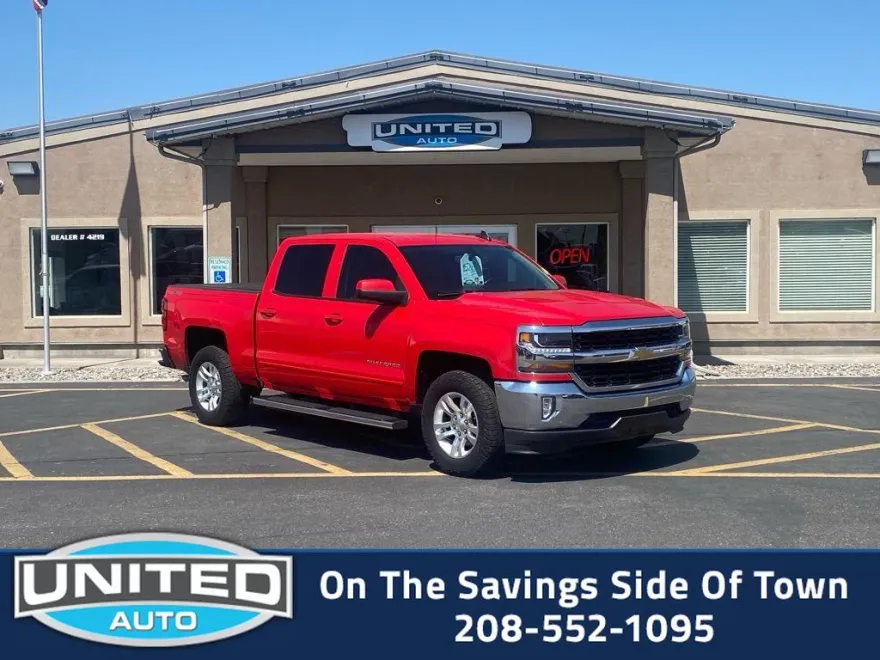 2017 Chevrolet Silverado LT photo 1