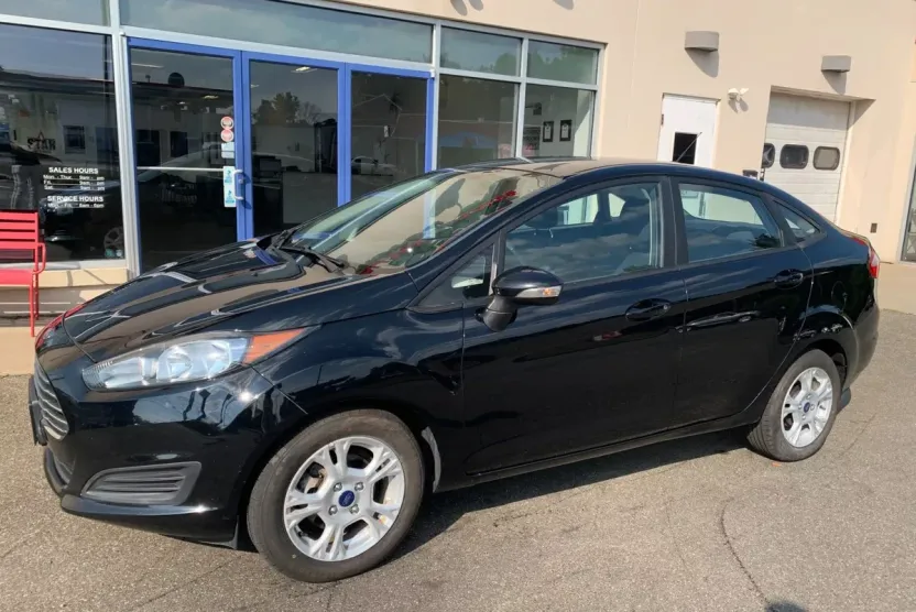2016 Ford Fiesta SE photo 1