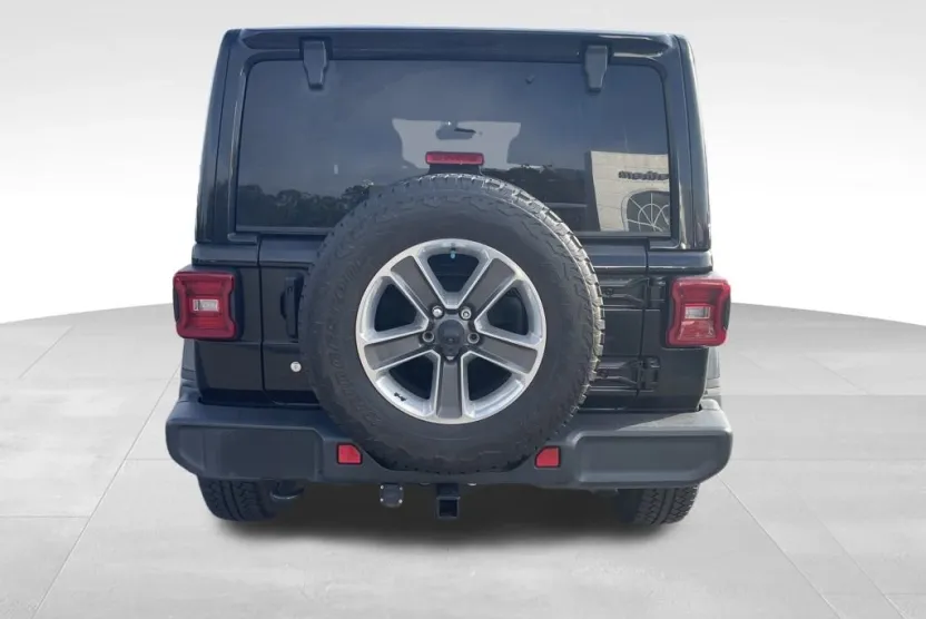 2020 Jeep Wrangler Unlimited Sahara photo 1