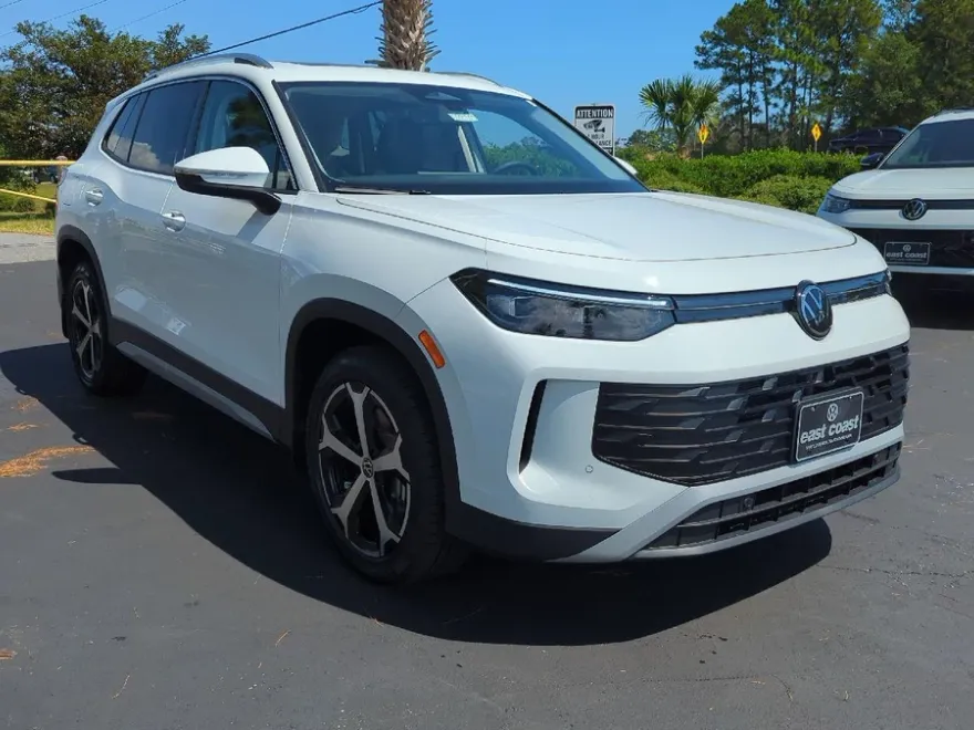 2025 Volkswagen Tiguan SE photo 1