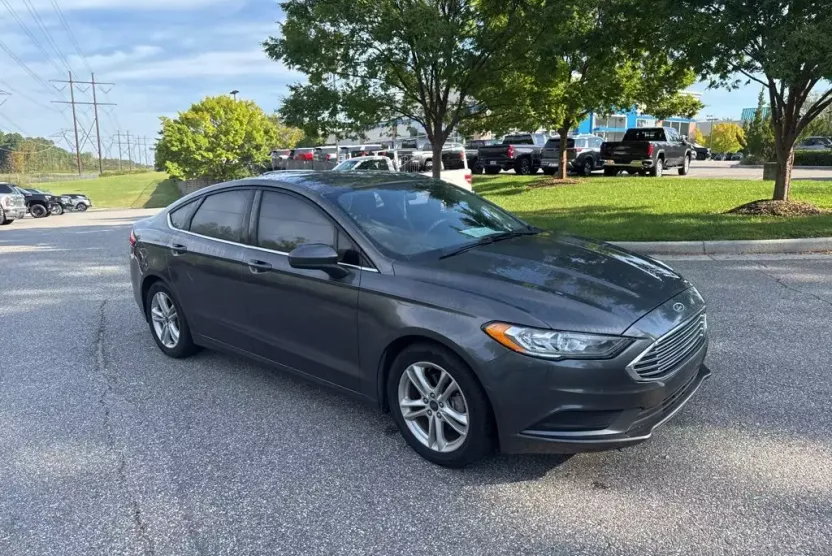 2018 Ford Fusion SE photo 1