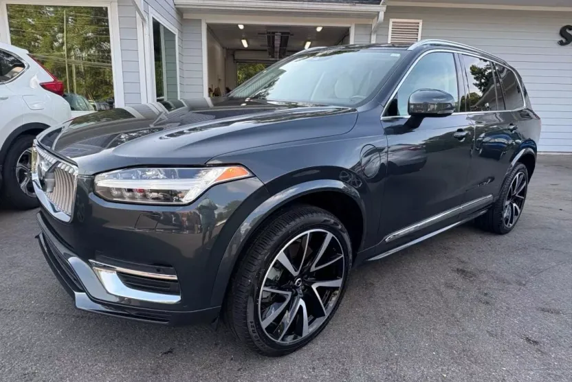 2021 Volvo XC90 T8 Inscription Expression Recharge Sport photo 1