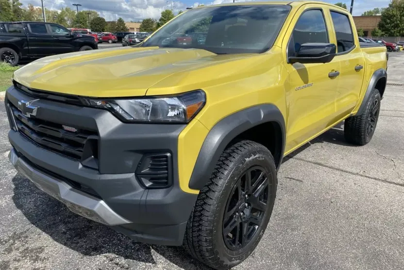 2023 Chevrolet Colorado Trail Boss photo 1