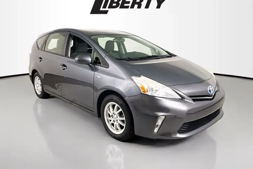 2013 Toyota Prius V Three photo 1