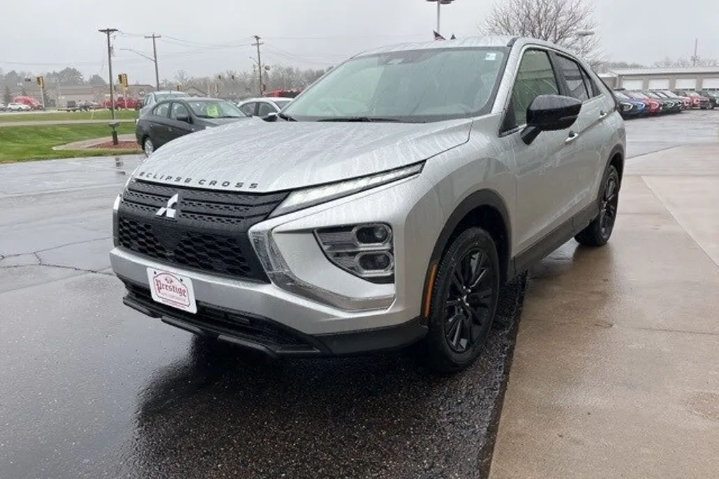 2025 Mitsubishi Eclipse Cross LE photo 1