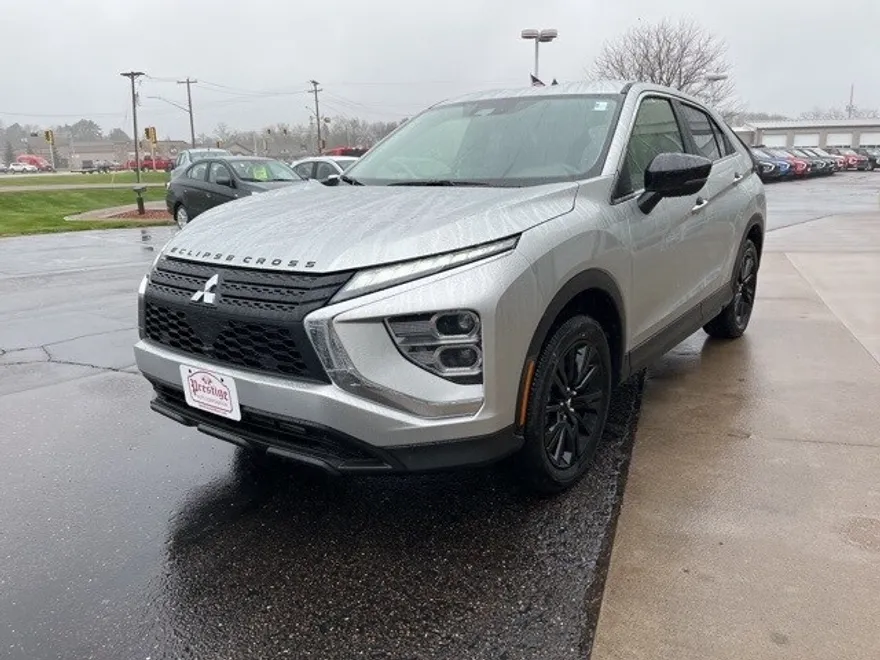 2025 Mitsubishi Eclipse Cross LE photo 1