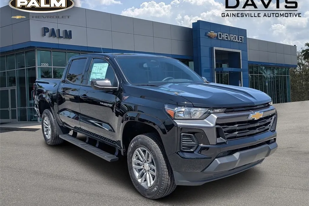 2025 Chevrolet Colorado Work Truck LT photo 1
