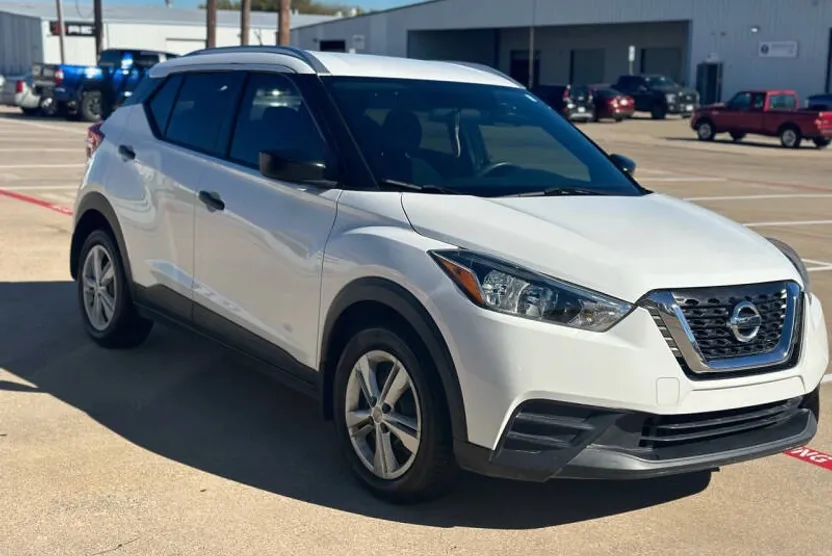 2019 Nissan Kicks S photo 1