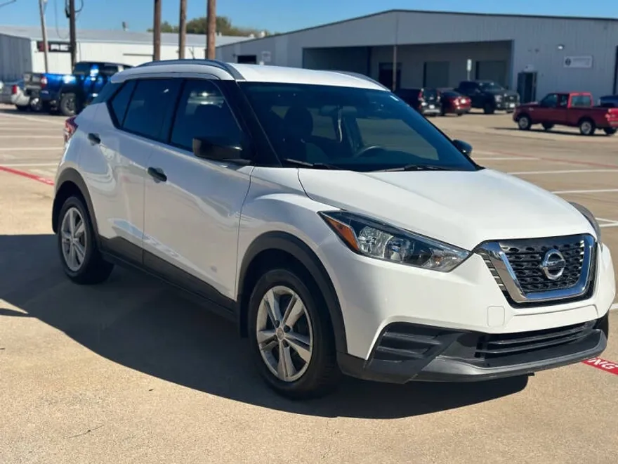 2019 Nissan Kicks S photo 1