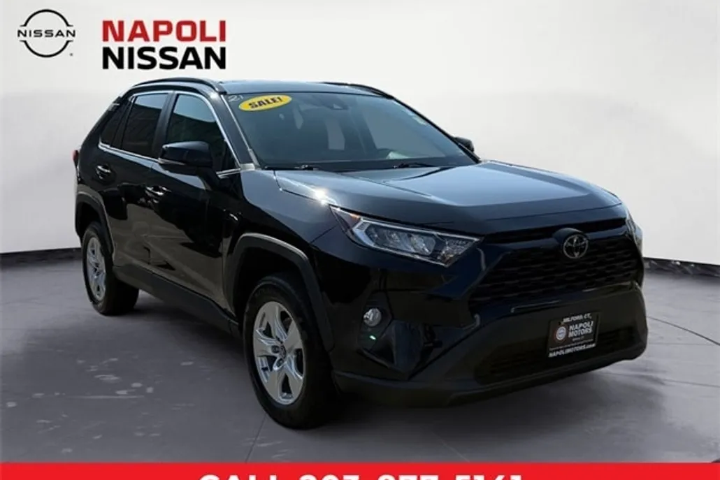 2021 Toyota RAV4 XLE photo 1