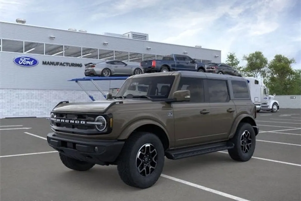 2025 Ford Bronco Outer Banks photo 1