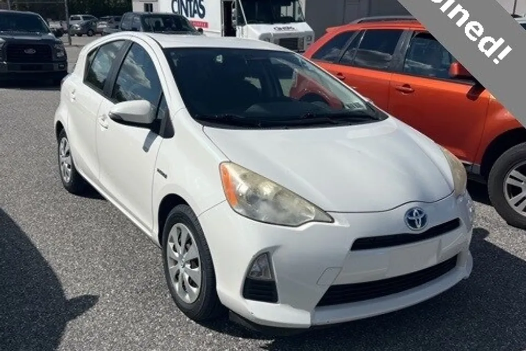 2013 Toyota Prius C Two photo 1