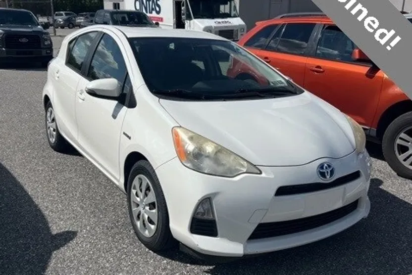 2013 Toyota Prius C Two photo 1