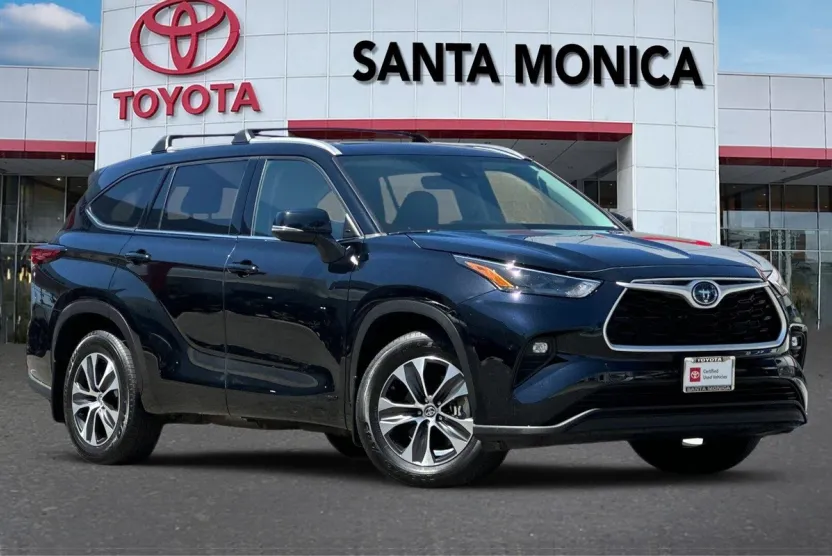 2022 Toyota Highlander Hybrid XLE photo 1