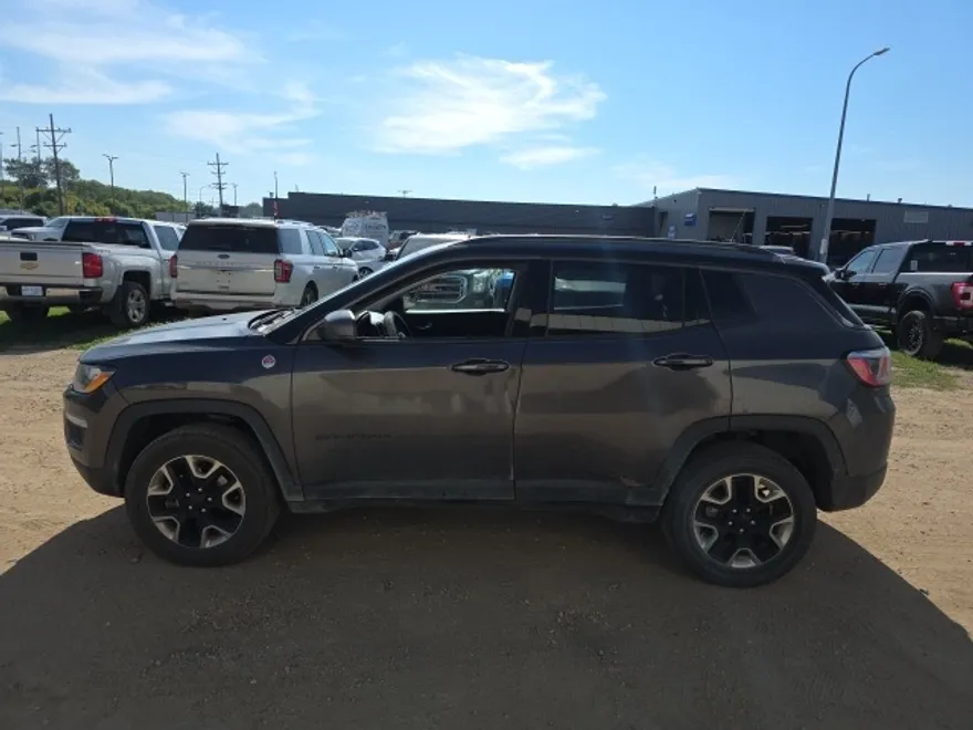 2017 Chevrolet Suburban LS photo 1