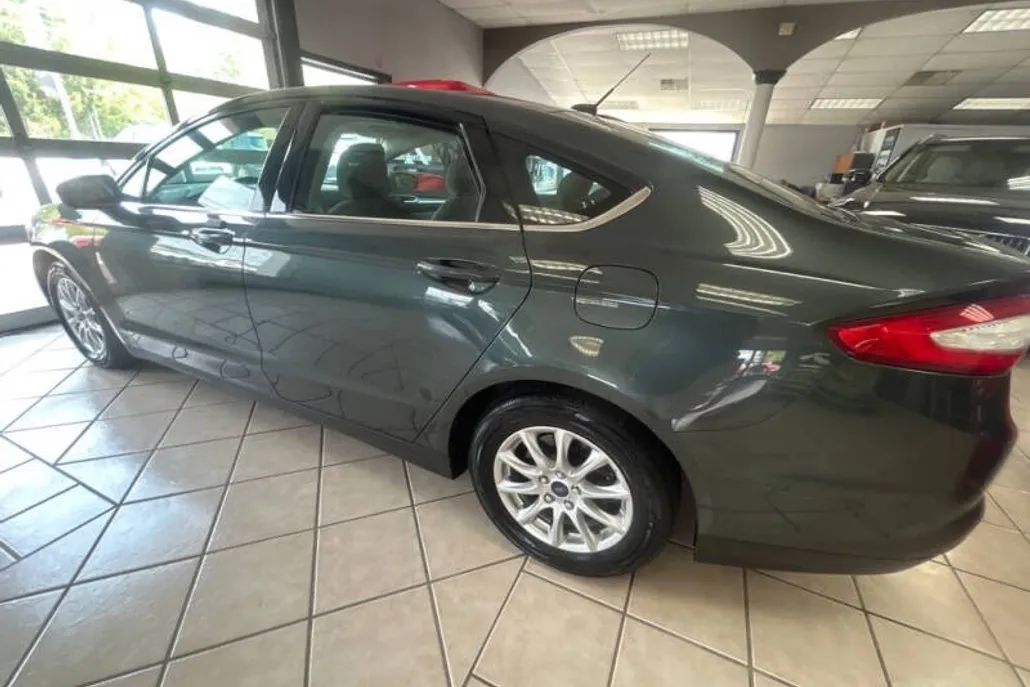 2016 Ford Fusion S photo 1
